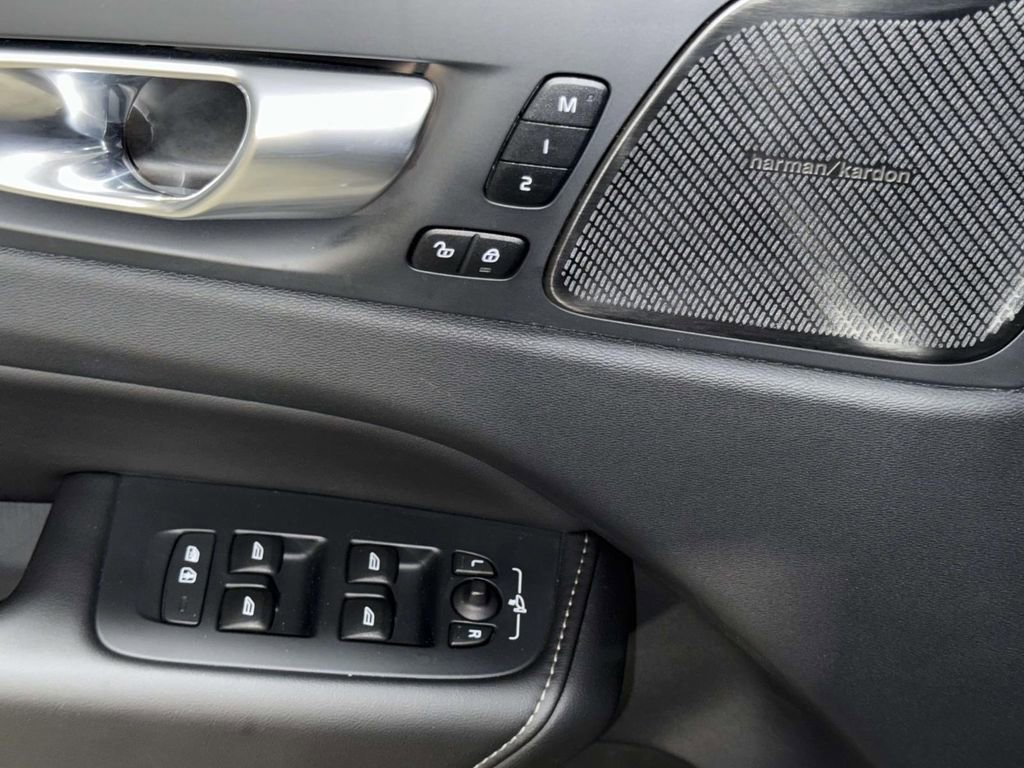 Used 2024 Volvo XC60 T8 Ultimate w/ Climate Package image 21