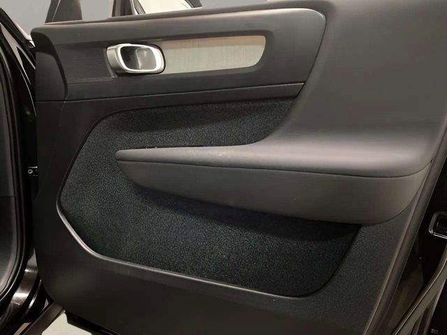 Used 2025 Volvo XC40 B5 Plus image 88