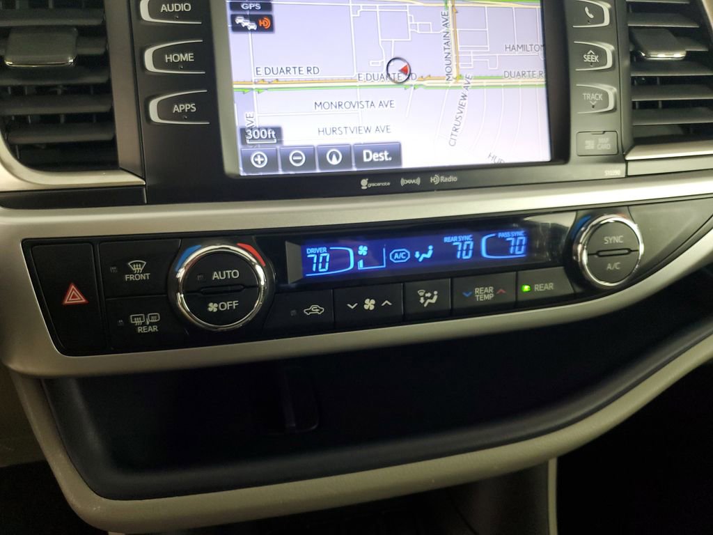 Used 2019 Toyota Highlander XLE image 20