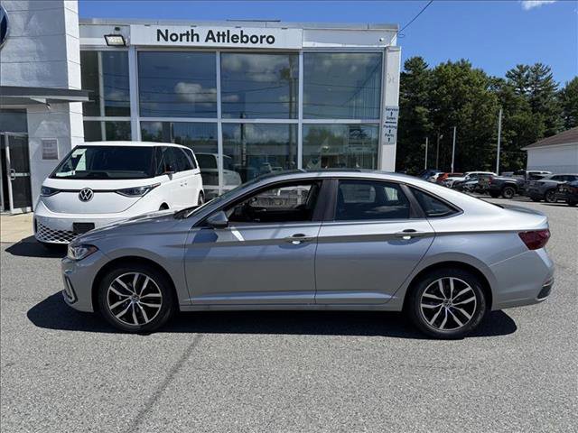 New 2025 Volkswagen Jetta SE FWD image 3