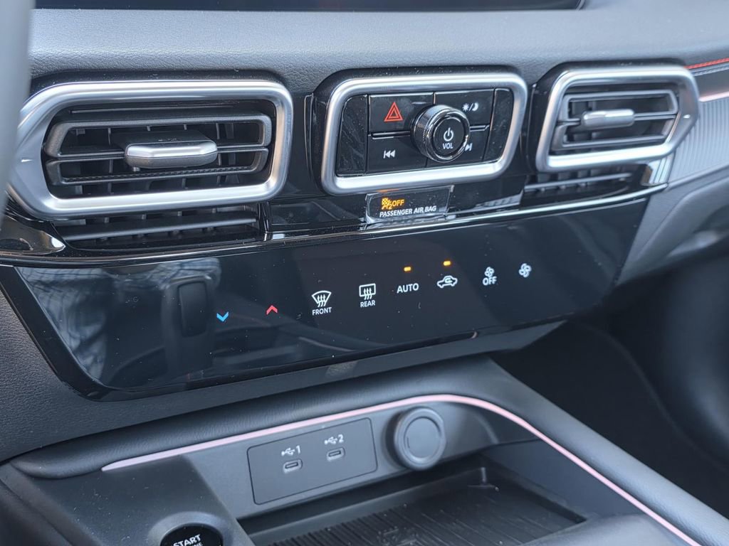 New 2026 Nissan Sentra SR w/ Floor Mat Package FWD image 18