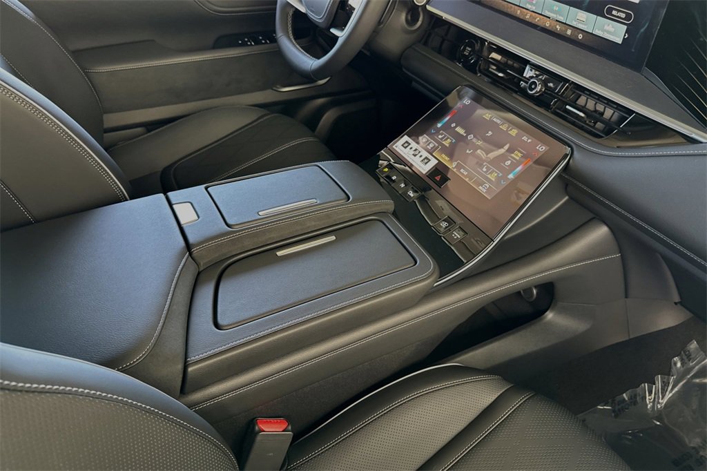 New 2025 INFINITI QX80 Sensory image 15