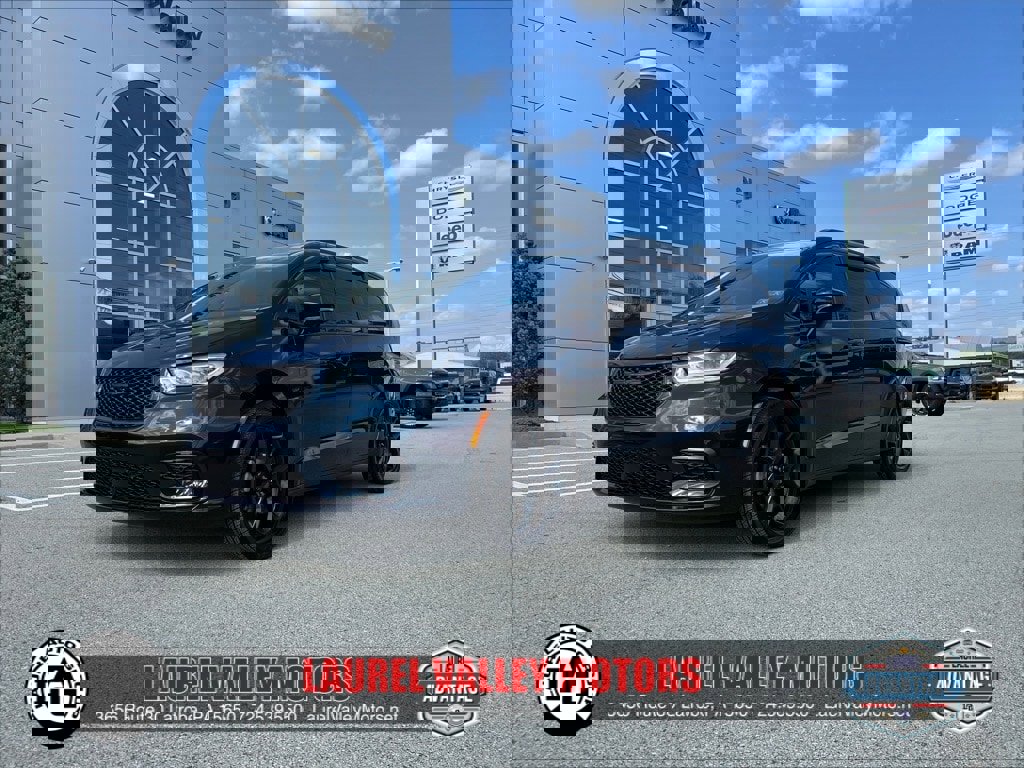 Used 2023 Chrysler Pacifica Limited w/ S Appearance Package