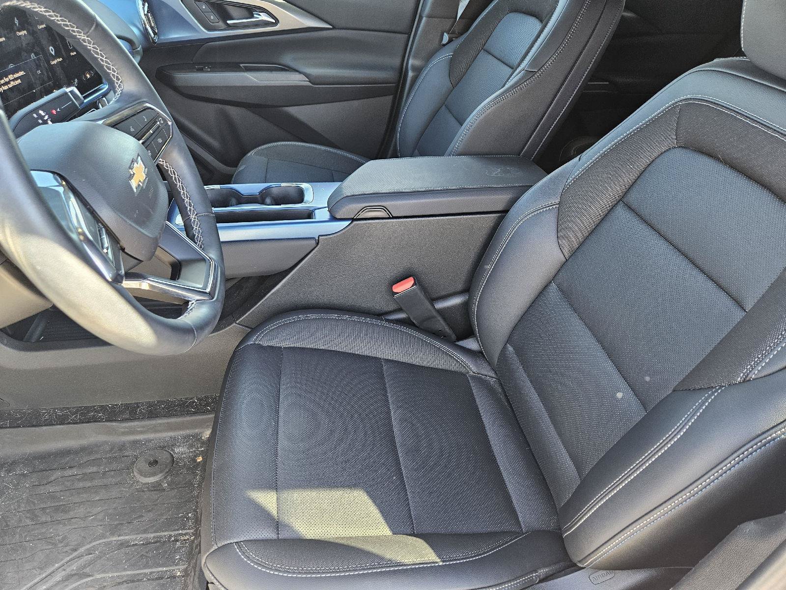 Used 2025 Chevrolet Equinox EV LT w/ Convenience Package FWD image 9
