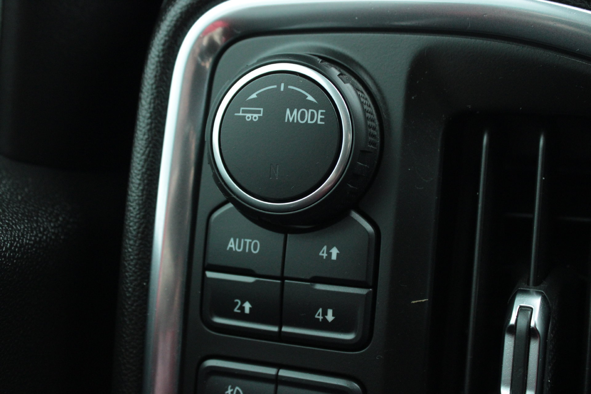 Used 2020 Chevrolet Silverado 1500 LTZ AWD/4WD image 36