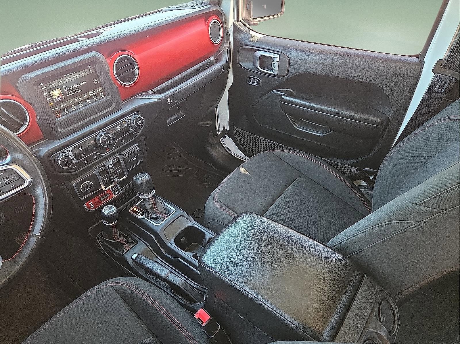 Used 2021 Jeep Gladiator Rubicon AWD/4WD image 12
