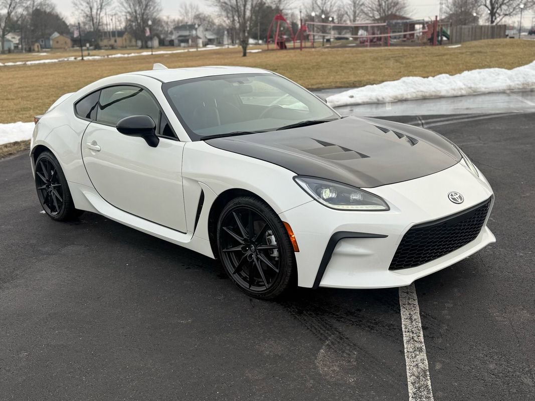Used 2024 Toyota GR86 Premium image 3