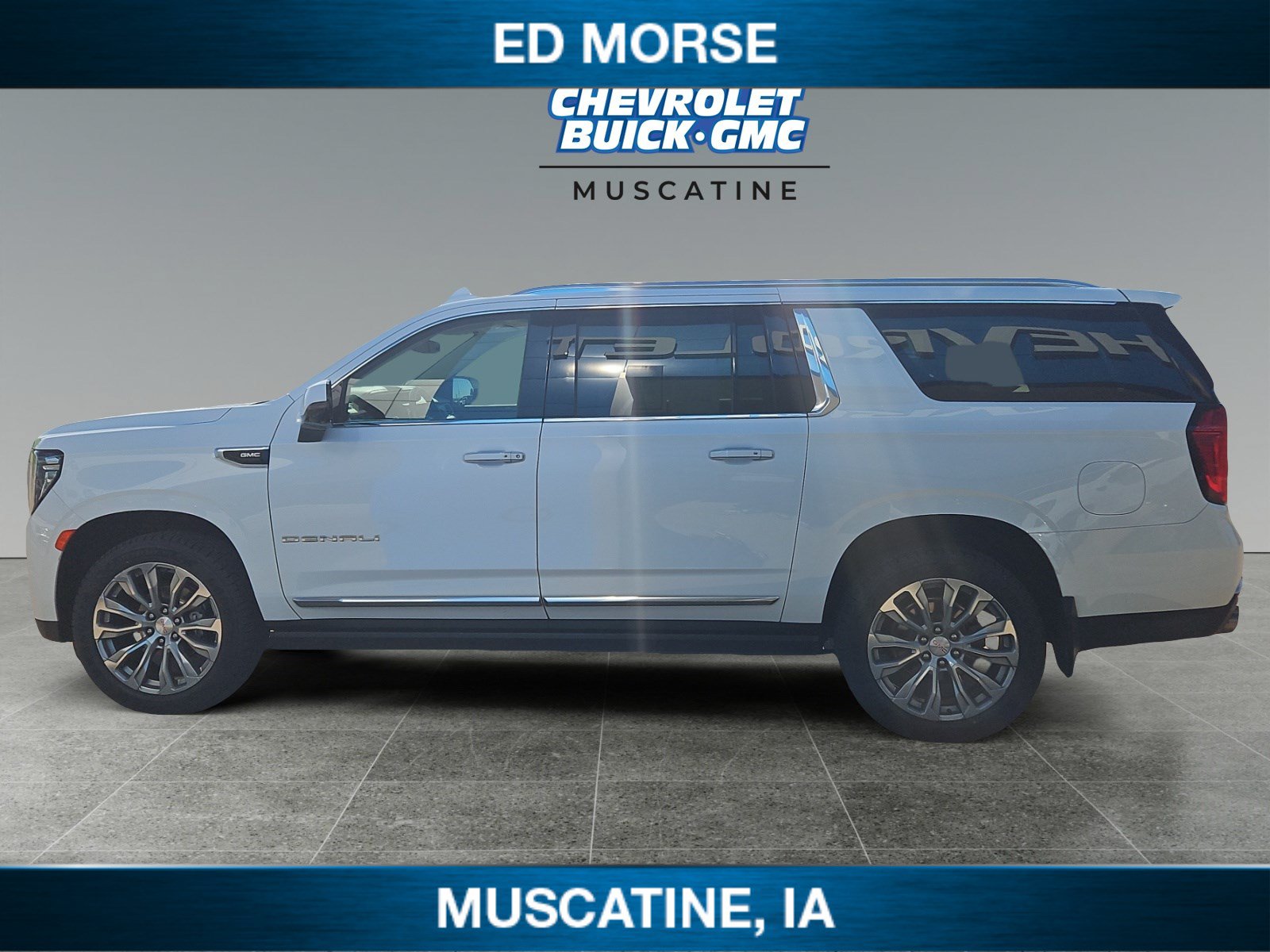 Used 2023 GMC Yukon XL Denali AWD/4WD image 2