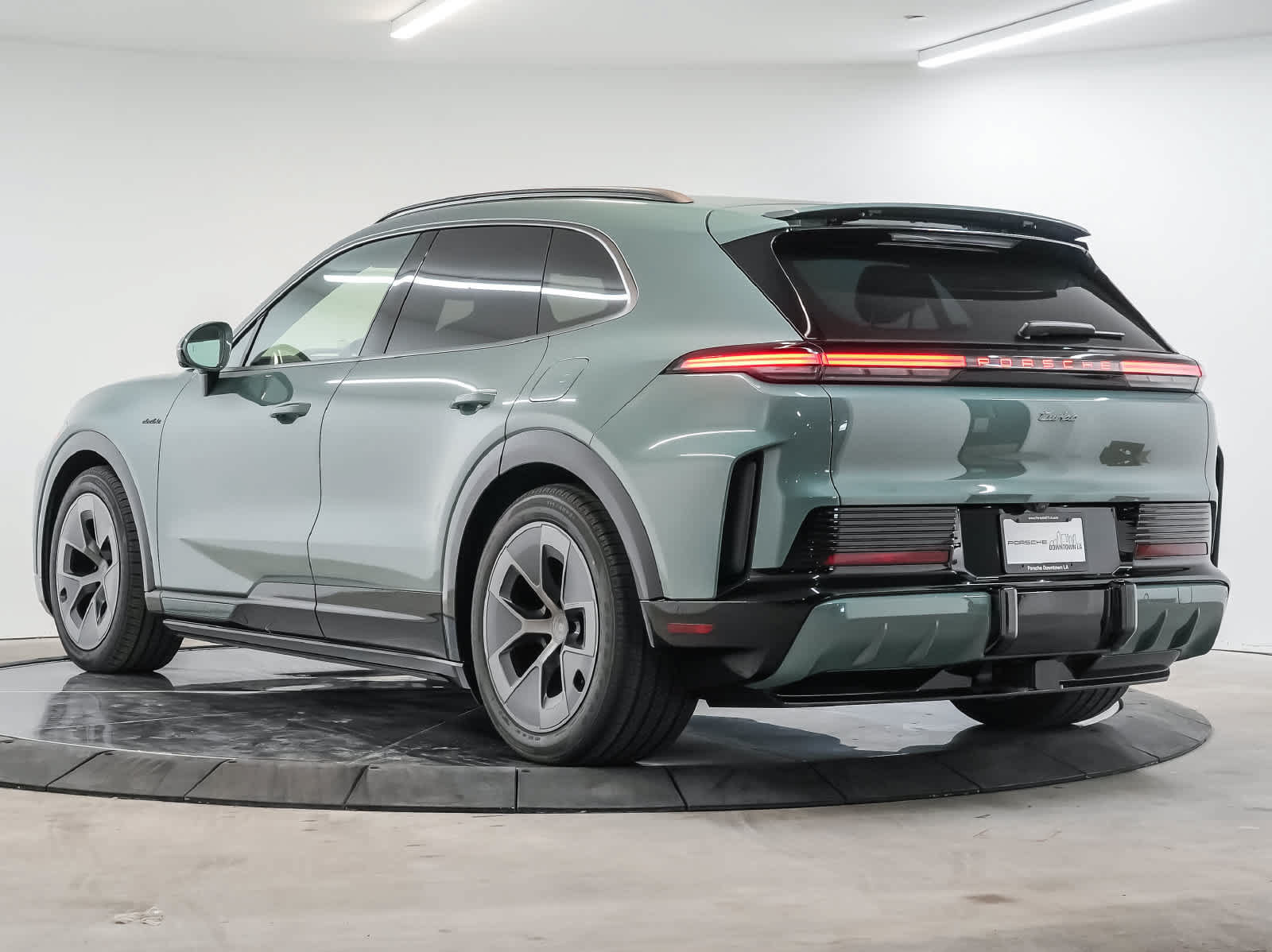 New 2026 Porsche Cayenne Turbo Electric AWD/4WD image 3