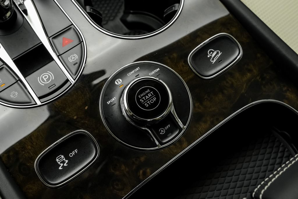 Used 2024 Bentley Bentayga AWD/4WD image 25