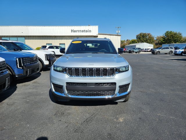 Used 2025 Jeep Grand Cherokee L Laredo w/ Luxury Tech Group I AWD/4WD image 2