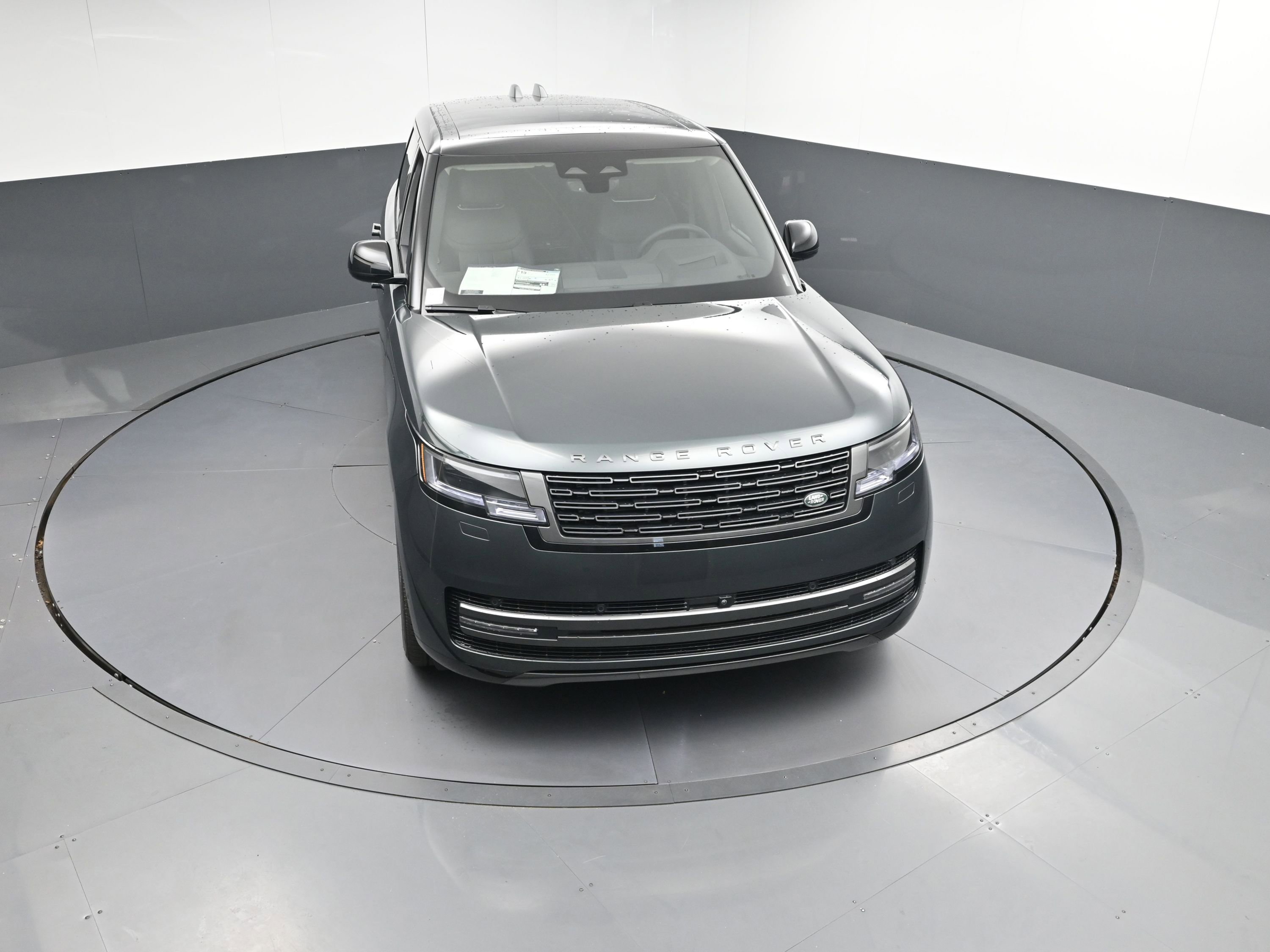 New 2025 Land Rover Range Rover SE image 36