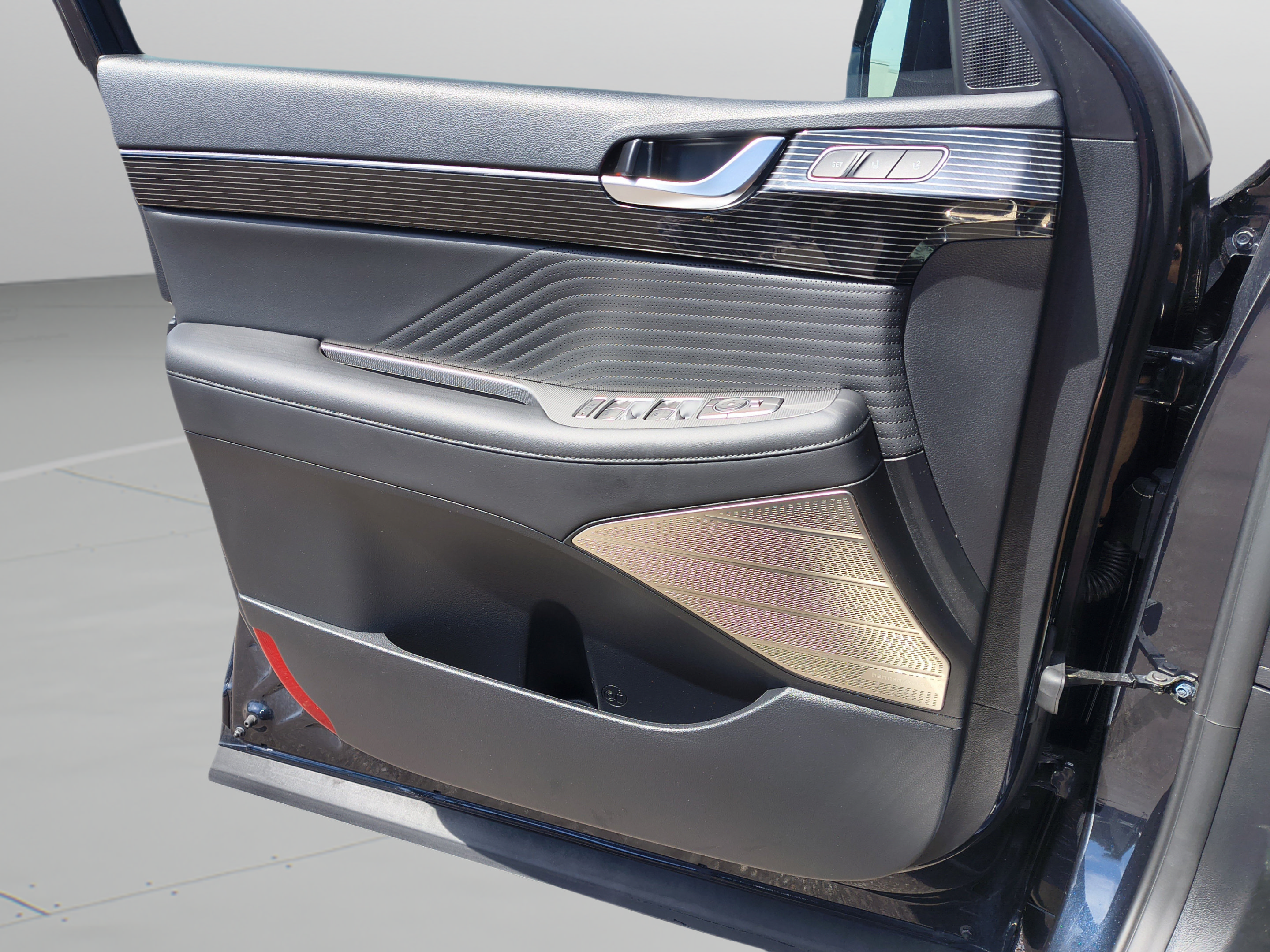 Certified 2024 Hyundai Palisade Calligraphy FWD image 23