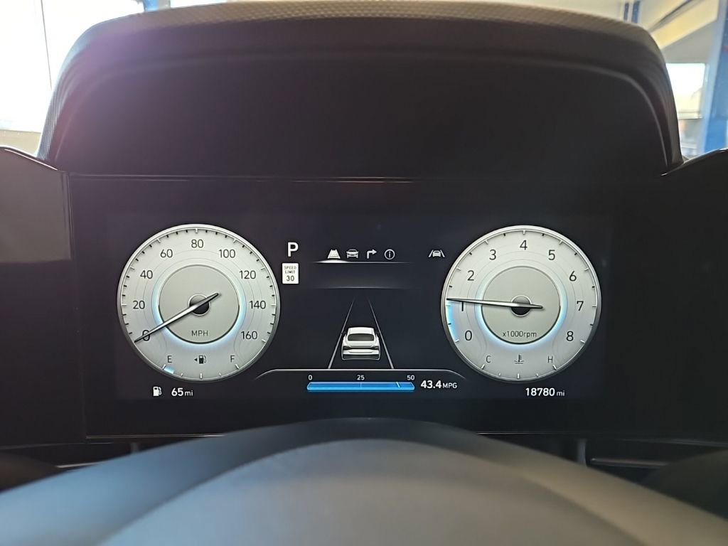 Used 2025 Hyundai Elantra SEL image 20