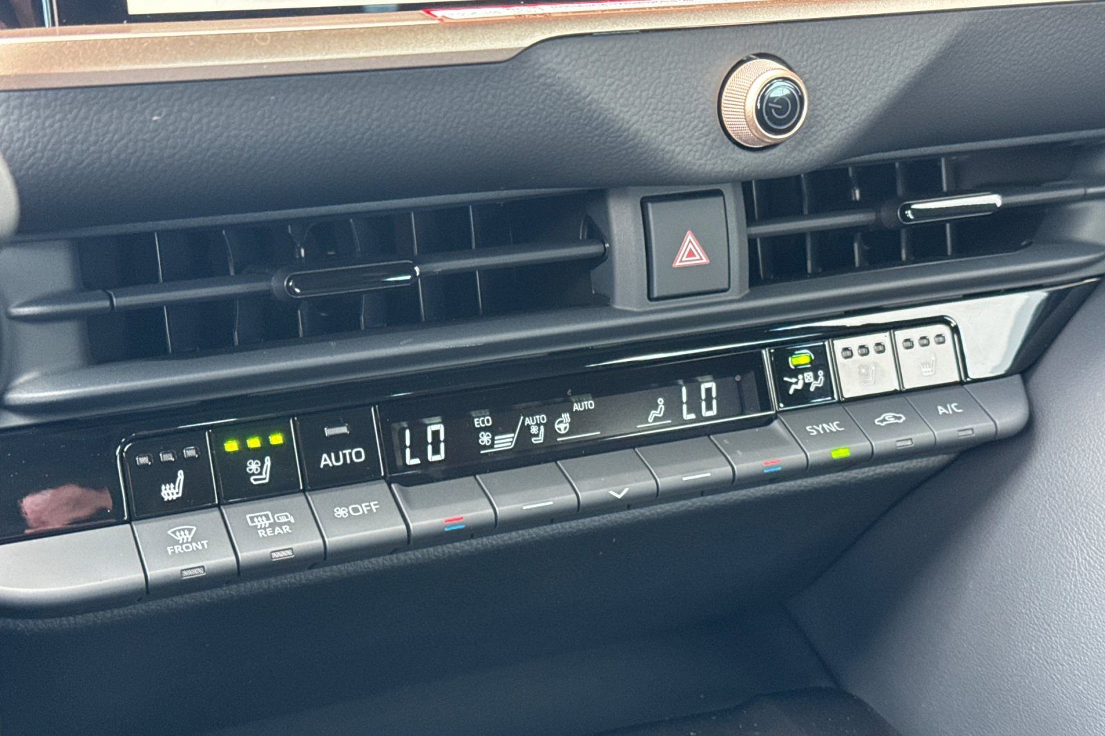 Certified 2025 Toyota Crown Signia image 25