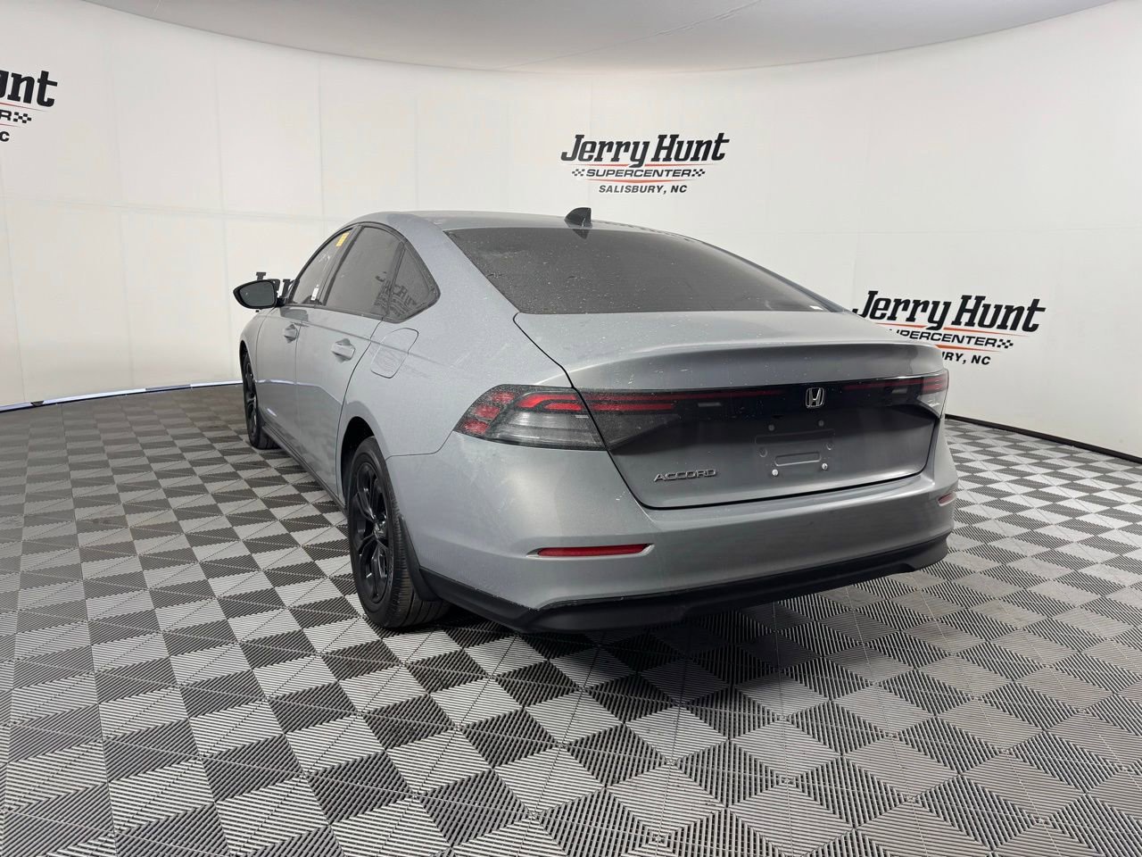 Used 2025 Honda Accord SE image 11