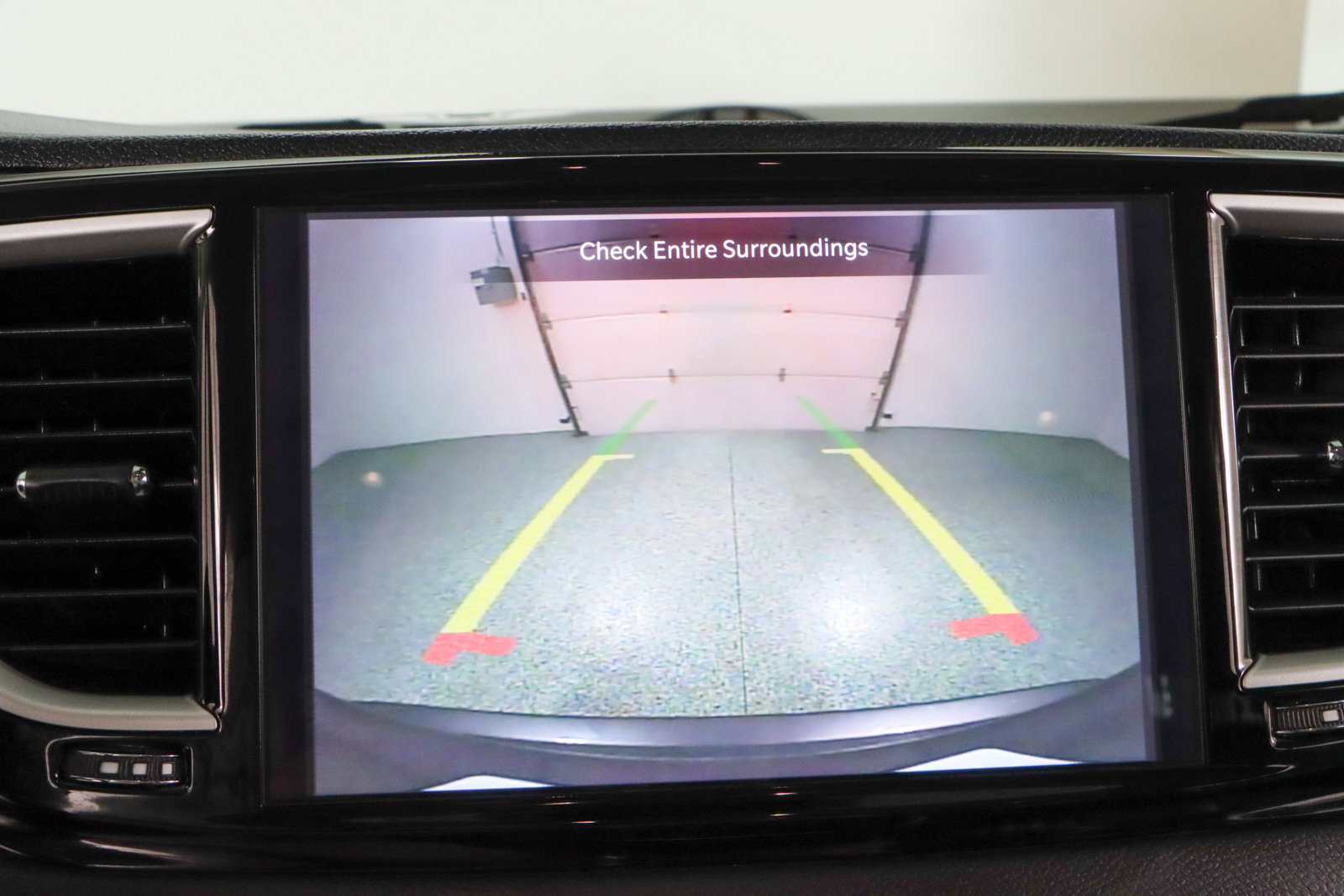 Used 2023 Chrysler Pacifica Touring-L FWD image 18