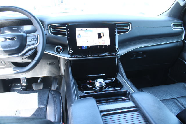 Used 2024 Jeep Wagoneer L Series II AWD/4WD image 15