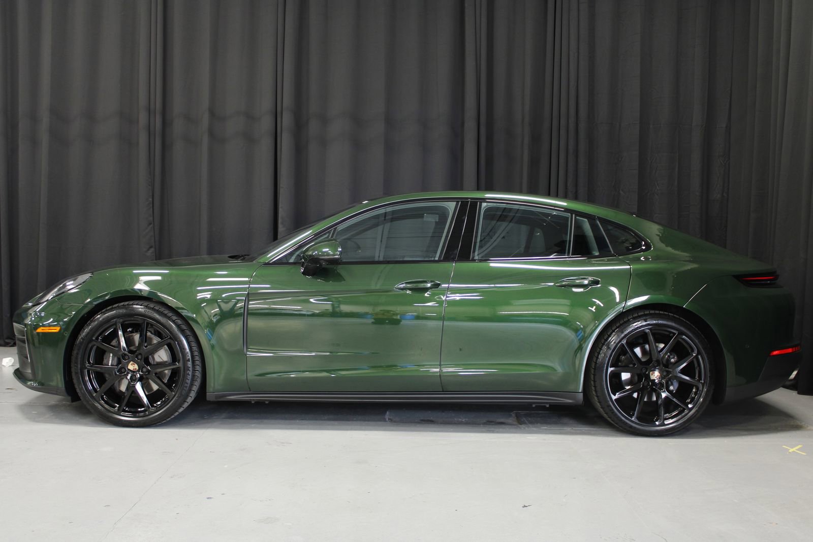 Used 2025 Porsche Panamera 4 image 2