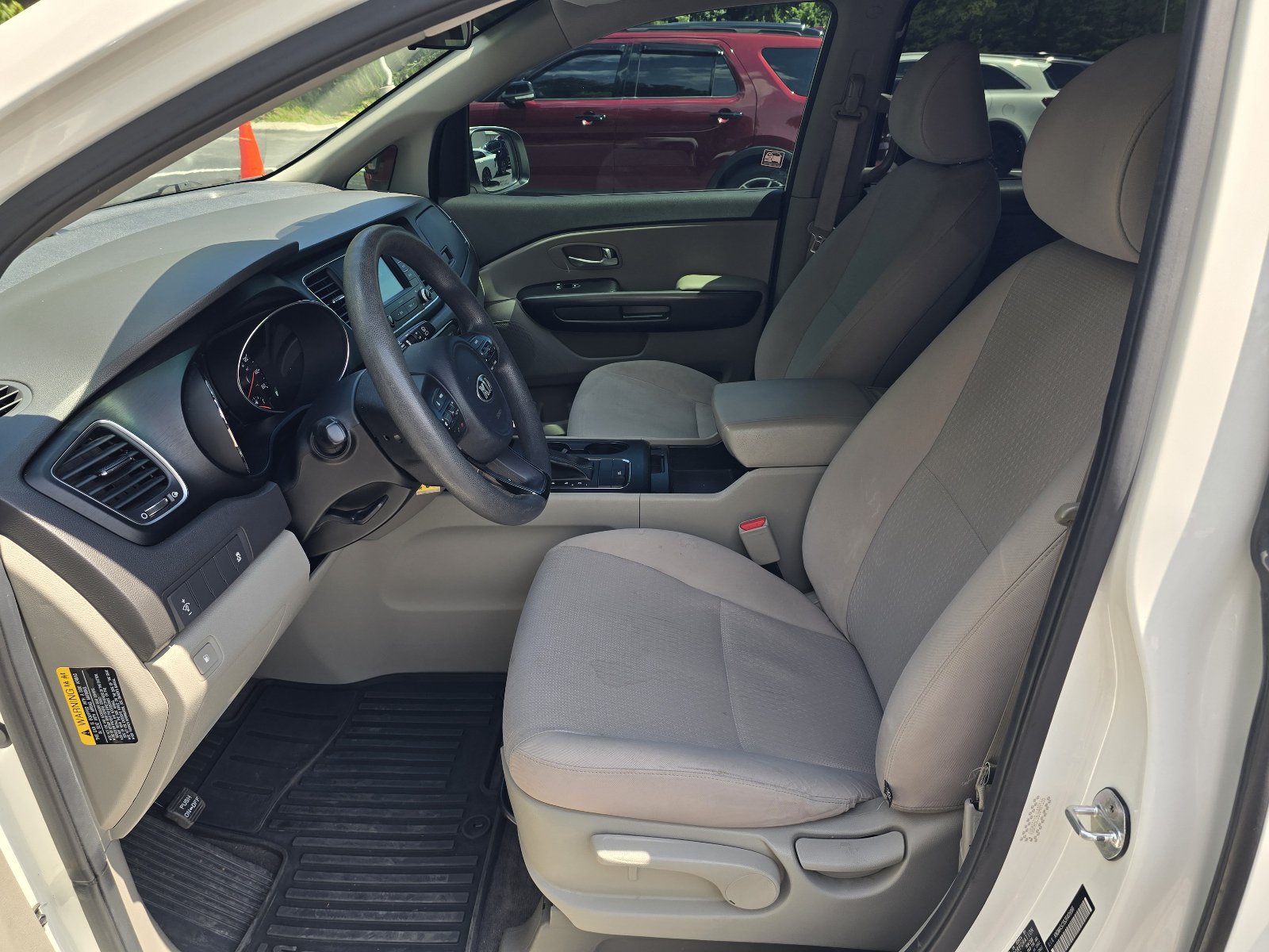 Used 2018 Kia Sedona L FWD image 12