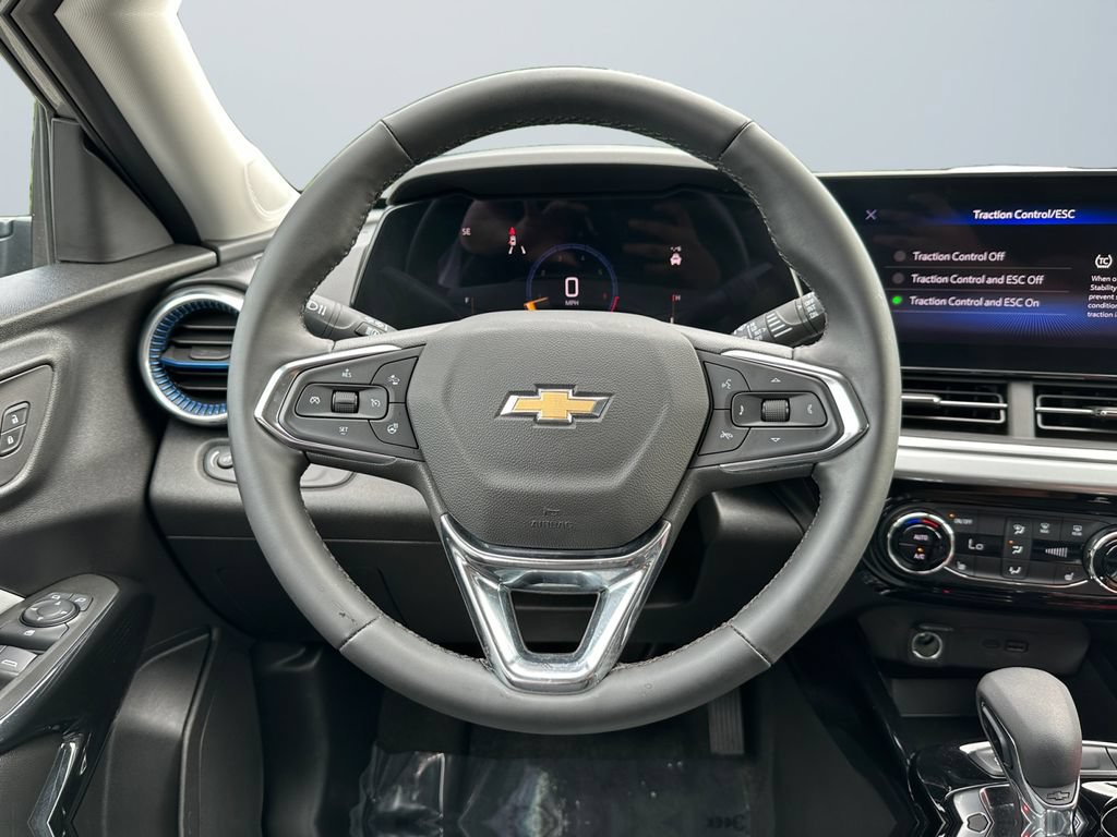 Used 2025 Chevrolet Trax LT w/ Driver Confidence Package FWD image 12
