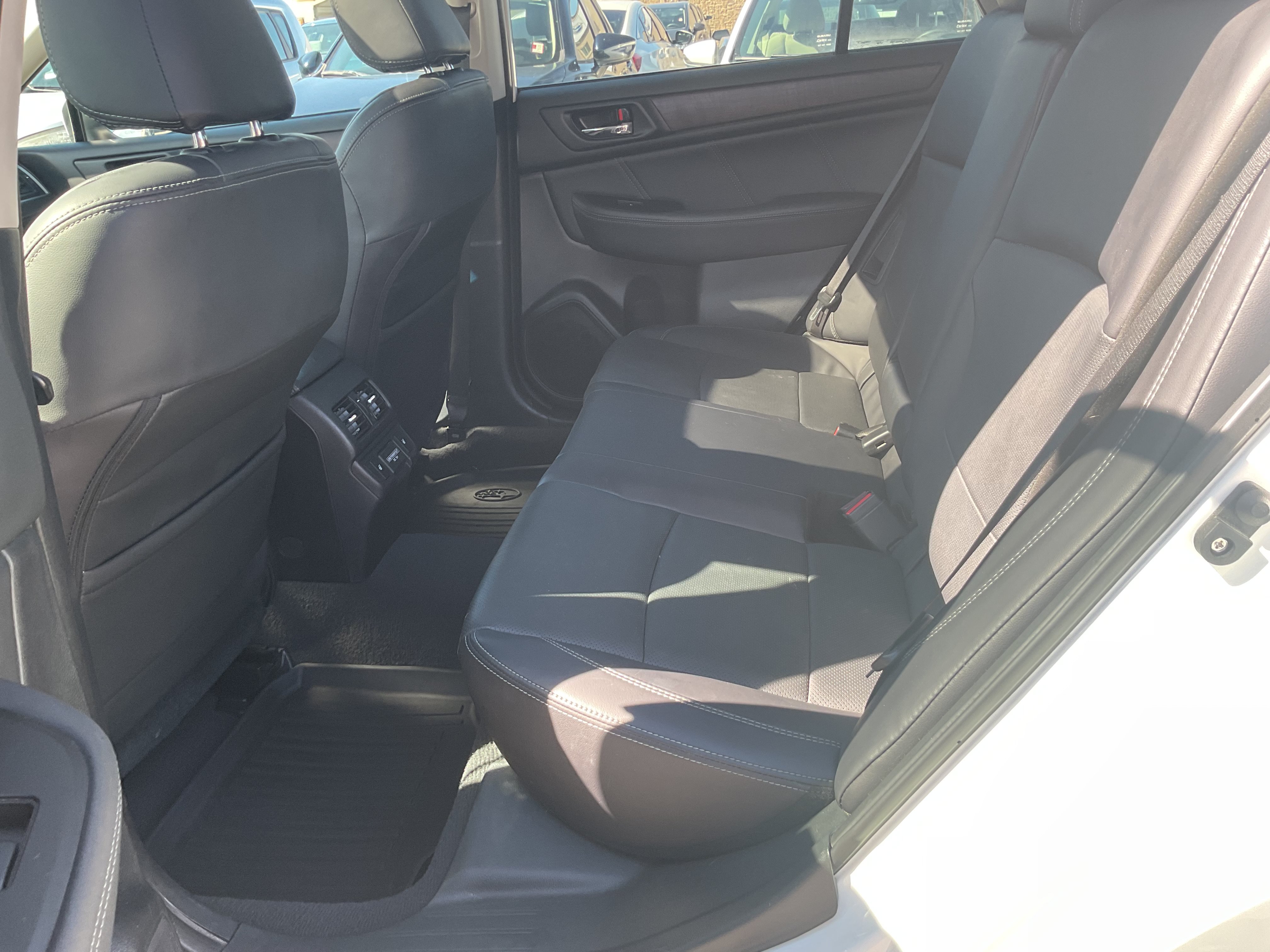 Used 2018 Subaru Outback 3.6R Limited AWD/4WD image 11