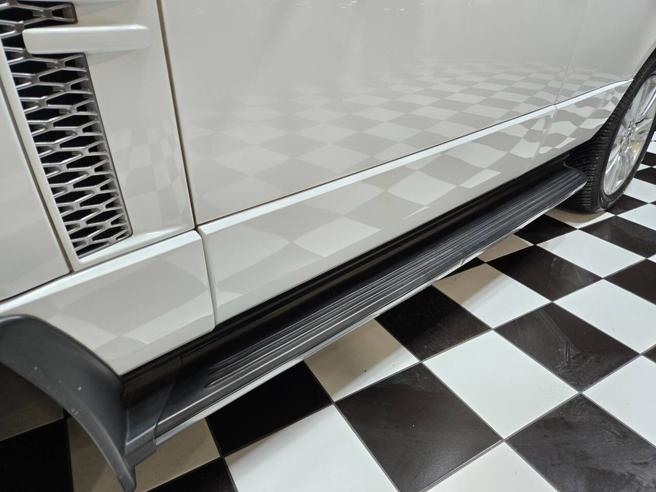 Used 2012 Land Rover Range Rover HSE LUX image 12