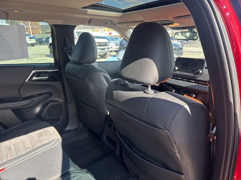 Used 2023 Mitsubishi Outlander SE image 9