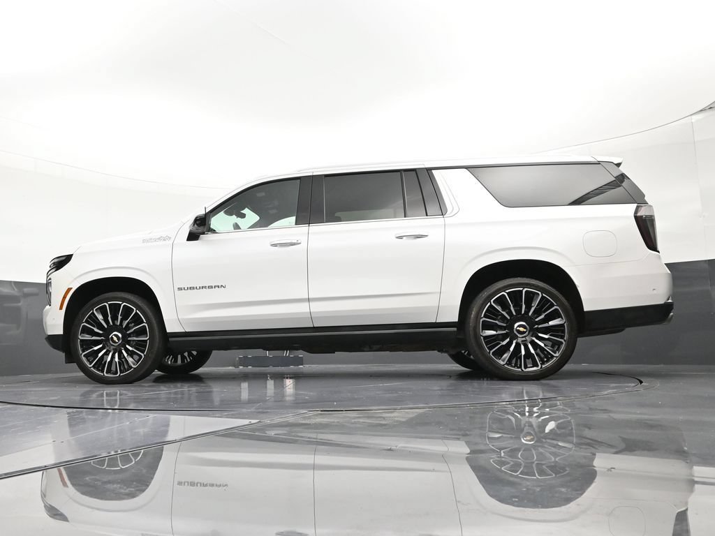 Used 2025 Chevrolet Suburban High Country AWD/4WD image 20