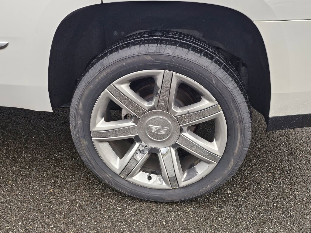 Used 2016 Cadillac Escalade Premium image 11