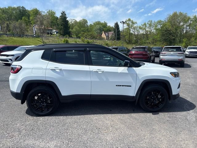 Used 2024 Jeep Compass Latitude w/ Convenience Group AWD/4WD image 5