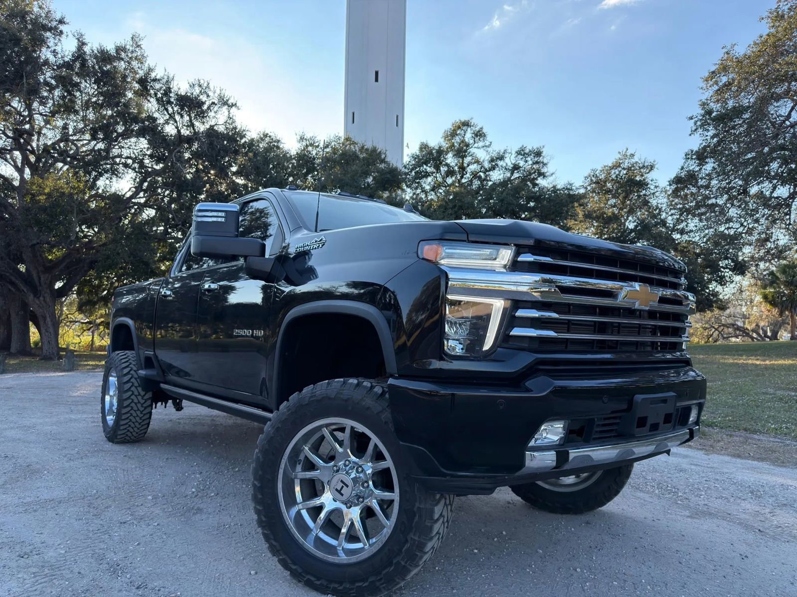 Used 2023 Chevrolet Silverado 2500 High Country w/ Safety Package II image 34