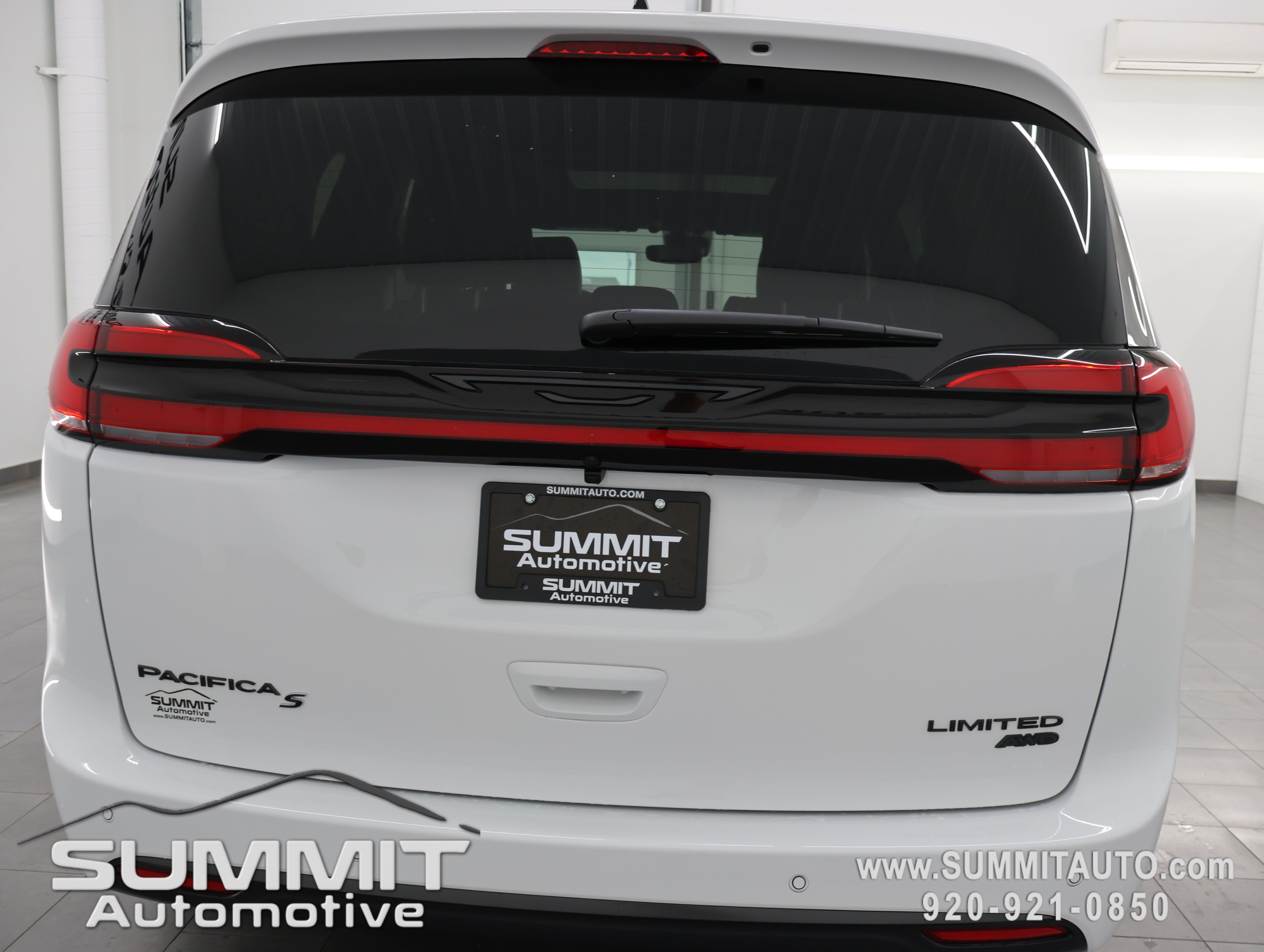 New 2027 Chrysler Pacifica Limited AWD/4WD image 32