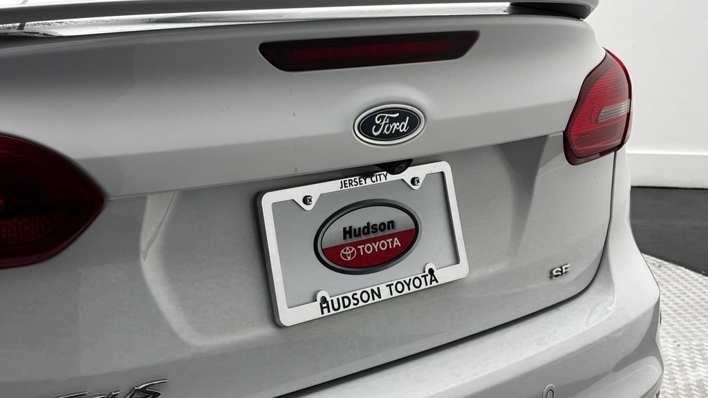 Used 2015 Ford Focus SE w/ SE Sport Package FWD image 6