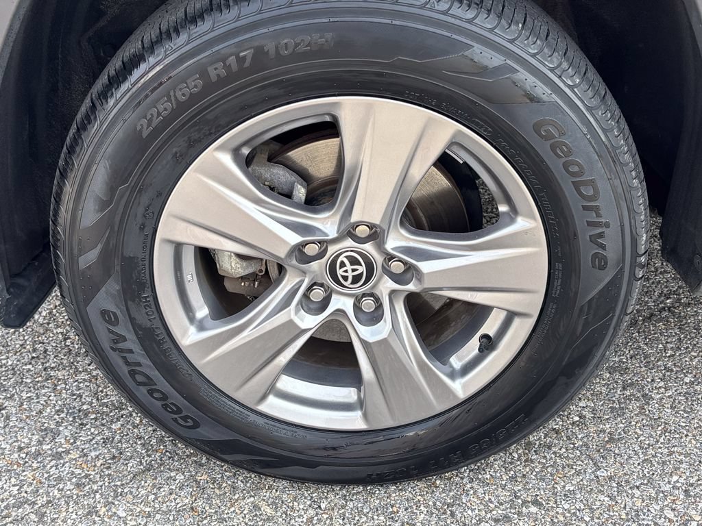Certified 2024 Toyota RAV4 LE AWD/4WD image 16