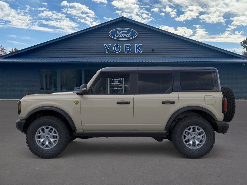 New 2025 Ford Bronco Badlands image 3