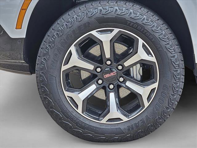 Used 2026 GMC Yukon AT4 w/ AT4 Preferred Package AWD/4WD image 9