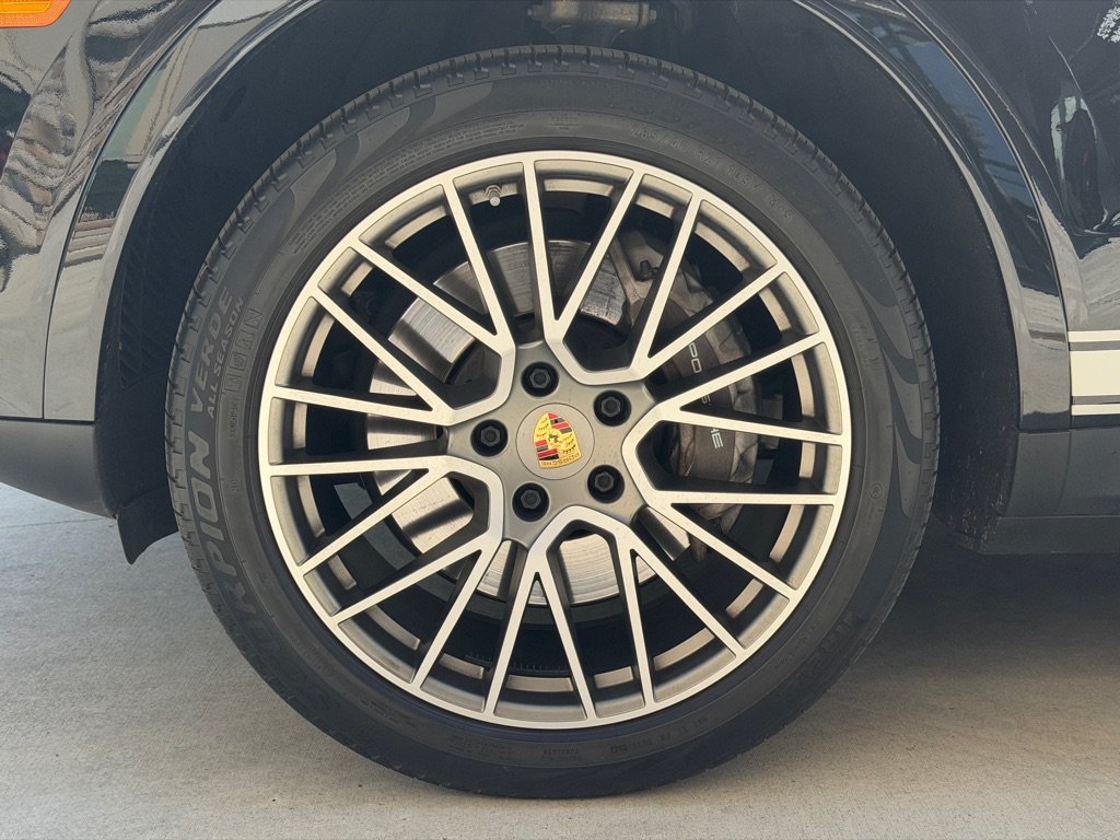 Used 2023 Porsche Cayenne Platinum Edition AWD/4WD image 14