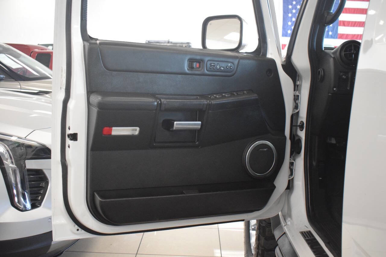 Used 2005 HUMMER H2 w/ Preferred Equipment Group image 39