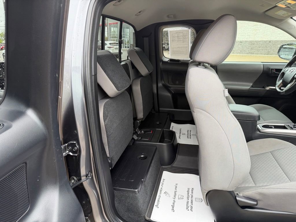 Certified 2022 Toyota Tacoma SR5 AWD/4WD image 30