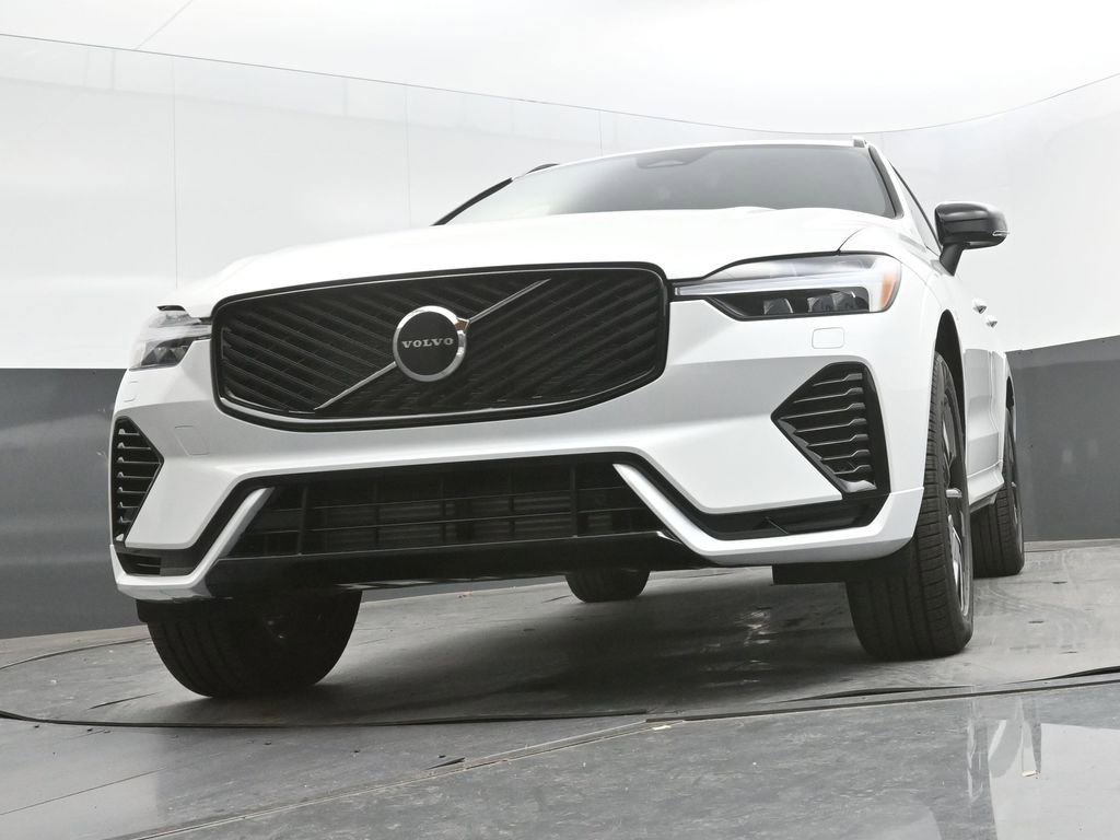 New 2026 Volvo XC60 T8 Core w/ Climate Package image 39