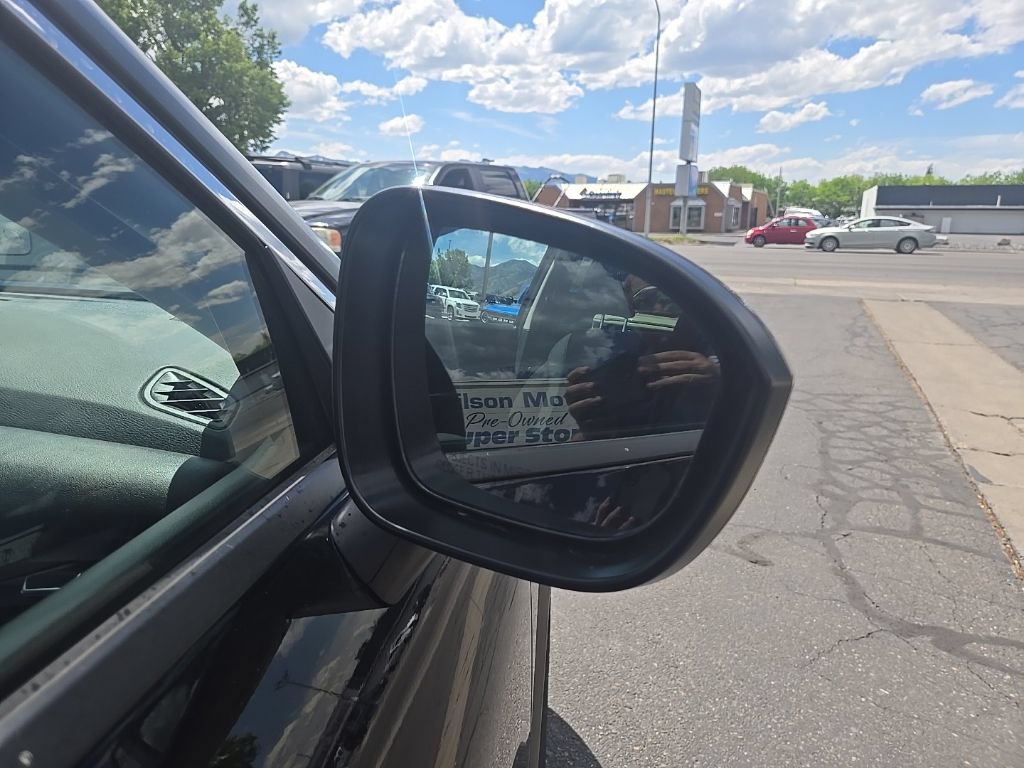 Used 2025 Nissan Rogue SV AWD/4WD image 28