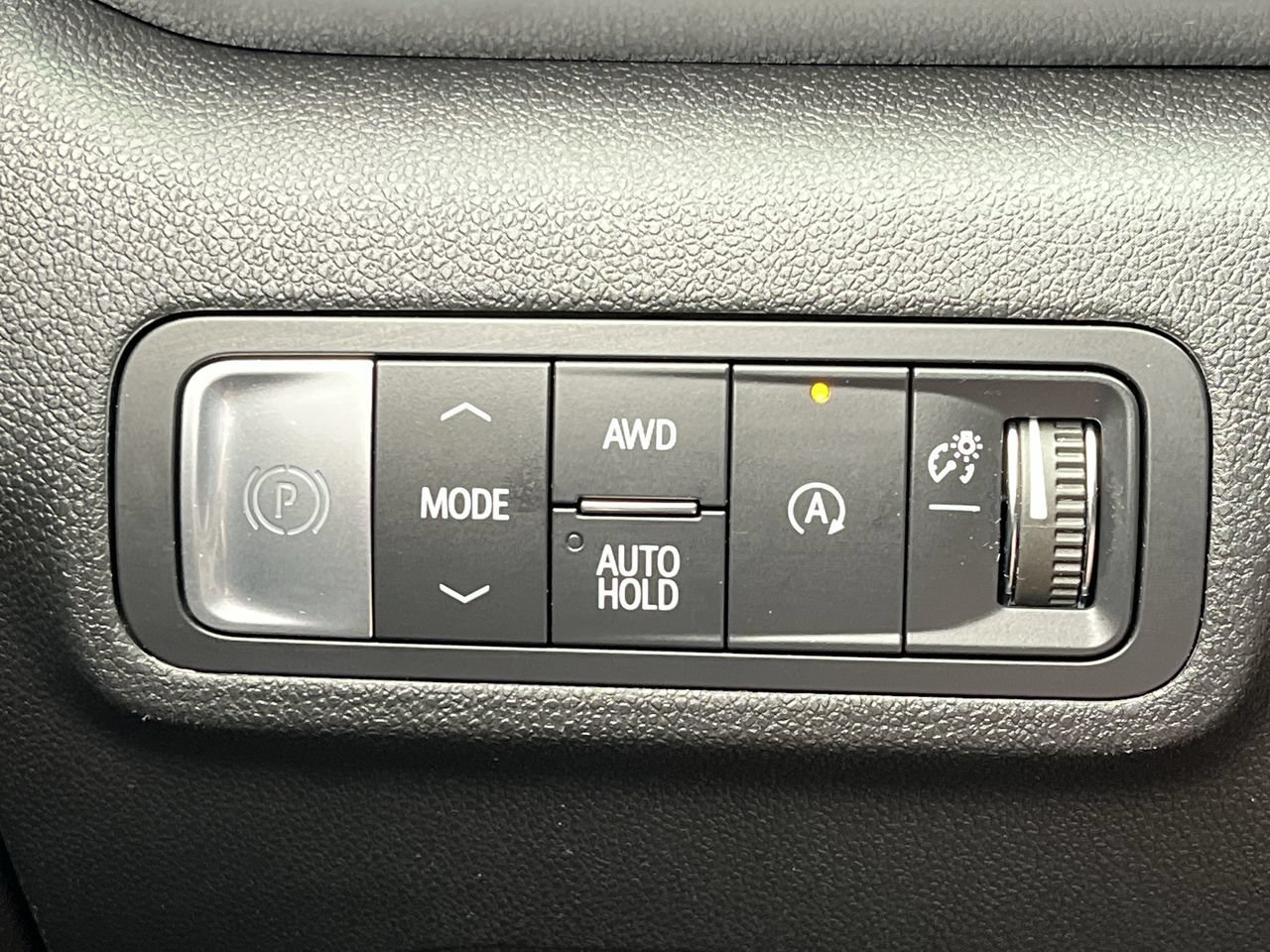 Certified 2025 GMC Terrain Elevation w/ Technology Package II AWD/4WD image 15