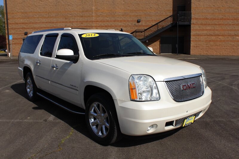 Used 2014 GMC Yukon XL Denali image 1