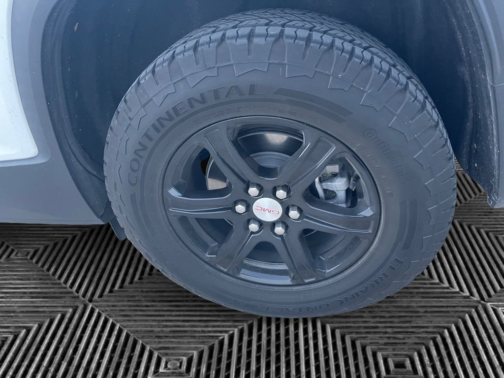 Used 2023 GMC Acadia AT4 w/ Technology Package image 20