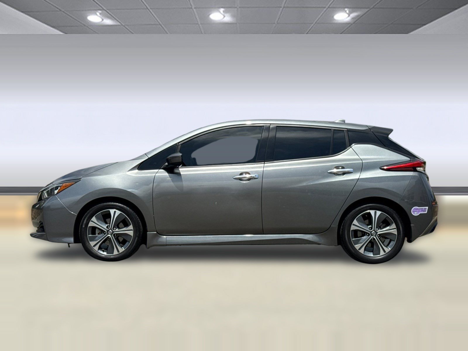 Used 2018 Nissan Leaf SL w/ SL Technology Package FWD image 2