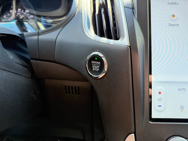 Used 2022 Ford Edge SE w/ Black Appearance Package image 27