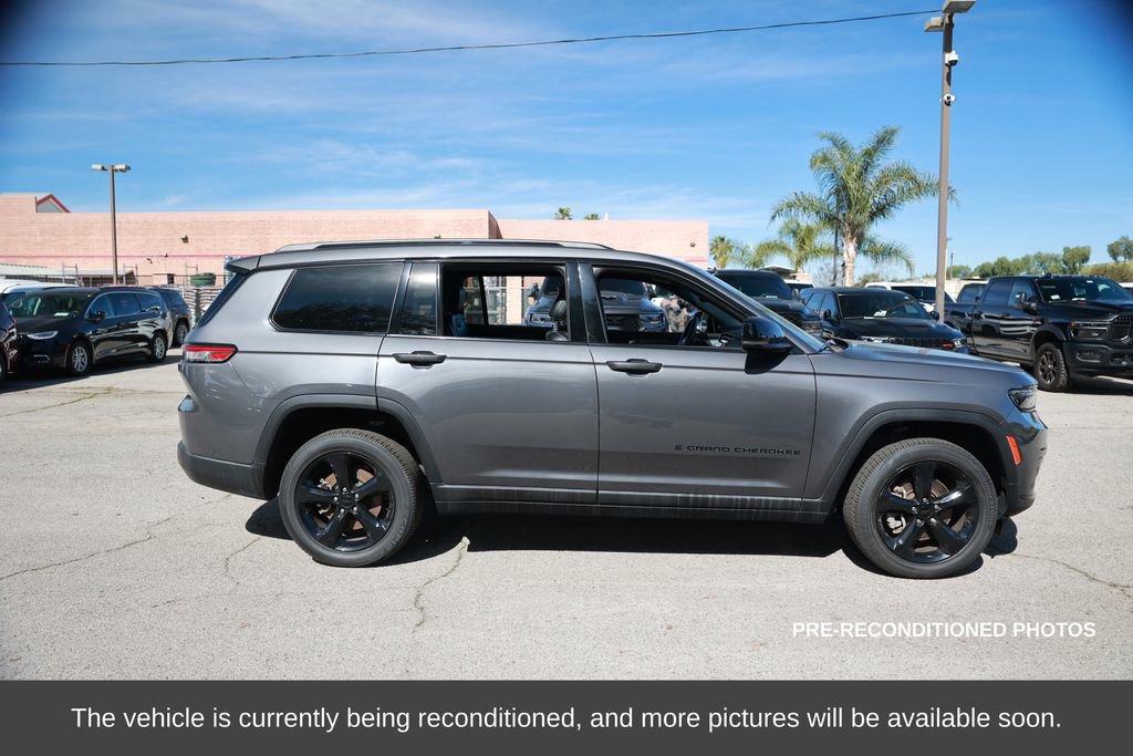 Used 2022 Jeep Grand Cherokee L Laredo image 7