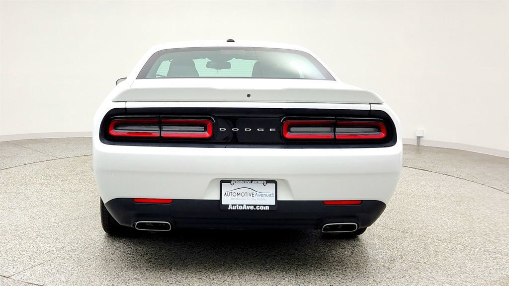 Used 2018 Dodge Challenger SXT image 6