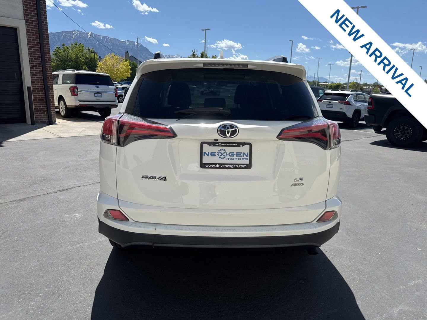 Used 2016 Toyota RAV4 LE AWD/4WD image 6